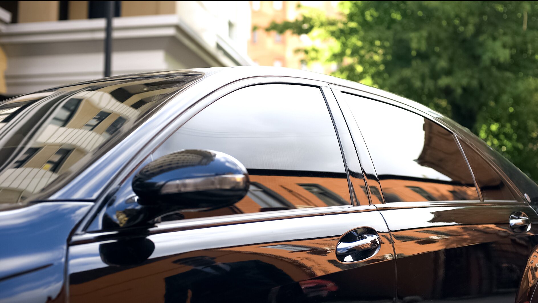 Electronic Car Window Tinting: Is It the Best Option for Our Hot Climate?